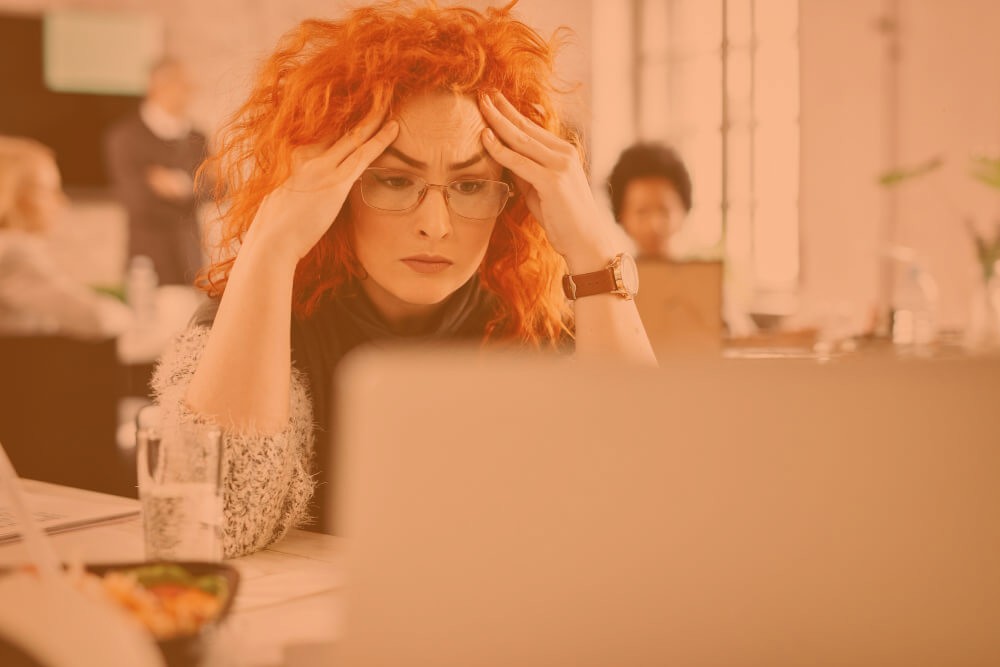 woman looking at computer stressed