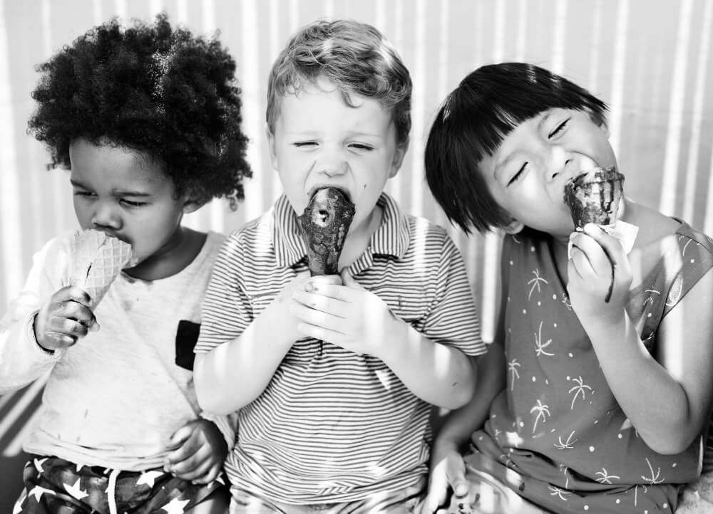 kids eating ice cream